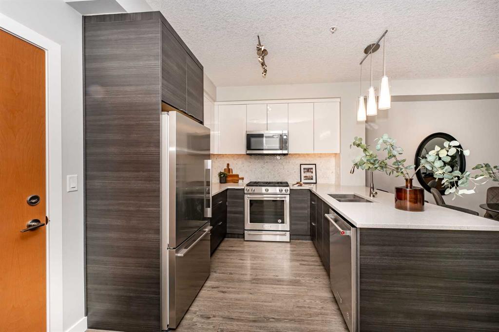 Third View of 3301, 95 Burma Star Road SW, Currie Barracks, Calgary, Alberta, T3E 8A9