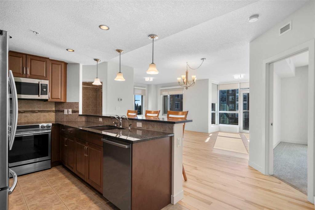 Fifth View of 402, 24 Varsity Estates Circle NW, Varsity, Calgary, Alberta, T3A 2X8