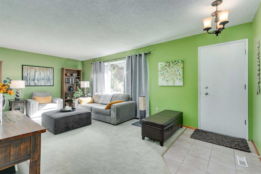 Fourth View of 471 Queen Charlotte Road SE, Queensland, Calgary, Alberta, T2J 5H8