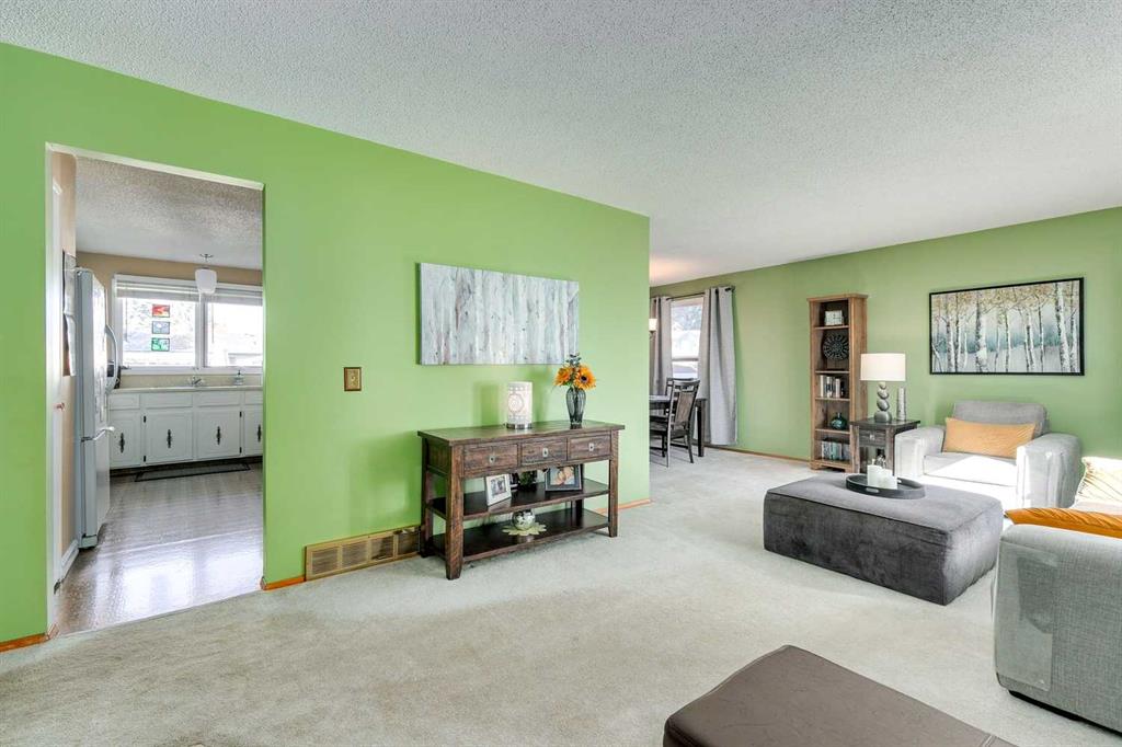 Fifth View of 471 Queen Charlotte Road SE, Queensland, Calgary, Alberta, T2J 5H8