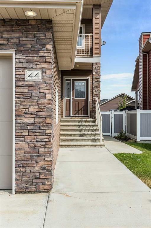 Third View of 44 Hamptons Crescent SE, SE Southridge, Medicine Hat, Alberta, T1B0N7