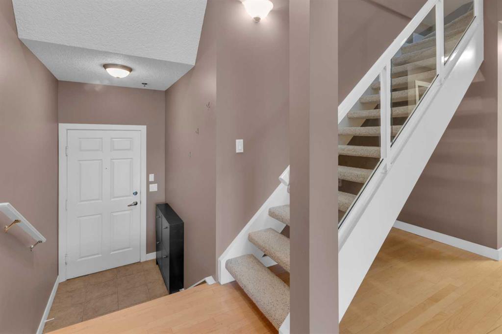 Third View of 407, 3412 Parkdale Boulevard NW, Parkdale, Calgary, Alberta, T2N 3T4