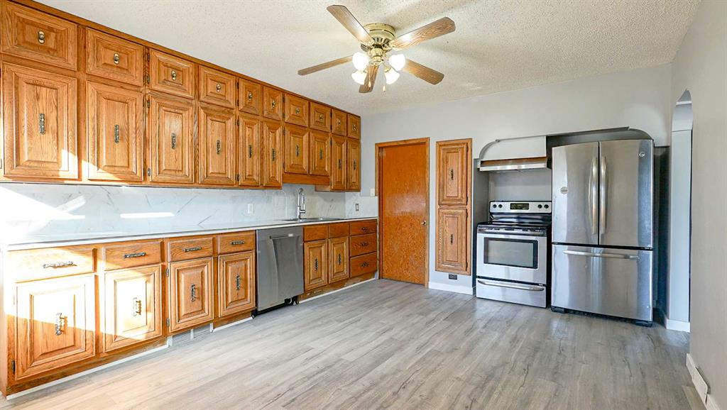 Third View of 446 5 Street SW, SW Hill, Medicine Hat, Alberta, T1A4H1