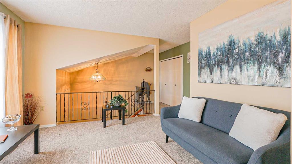 Fourth View of 90 Simpson Crescent SE, SE Southridge, Medicine Hat, Alberta, T1B 2R9