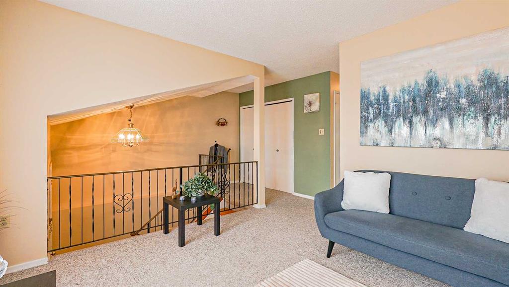 Fifth View of 90 Simpson Crescent SE, SE Southridge, Medicine Hat, Alberta, T1B 2R9