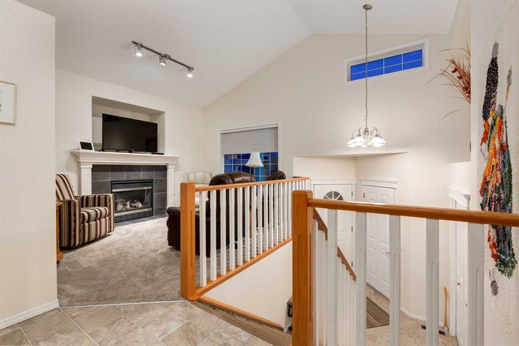 Fourth View of 1936 THORNBIRD Road SE, Thorburn, Airdrie, Alberta, T4A2E5