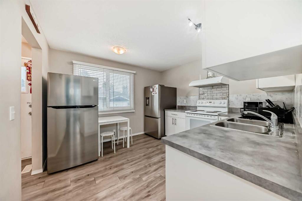 Third View of 6480 54 Street NE, Castleridge, Calgary, Alberta, T3J 1Z5