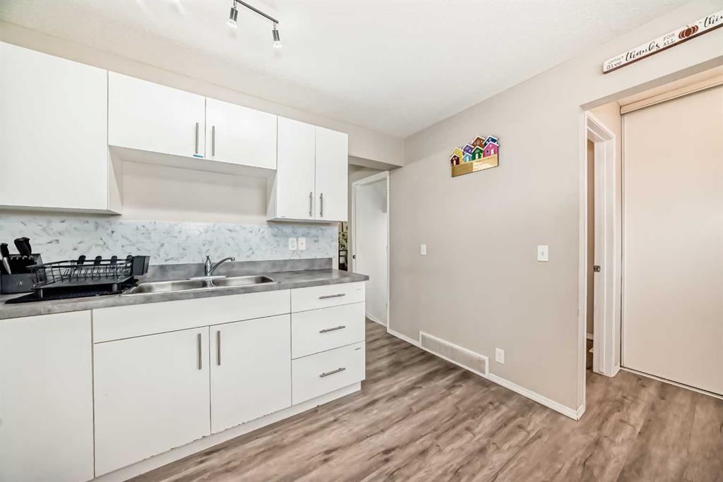 Fourth View of 6480 54 Street NE, Castleridge, Calgary, Alberta, T3J 1Z5