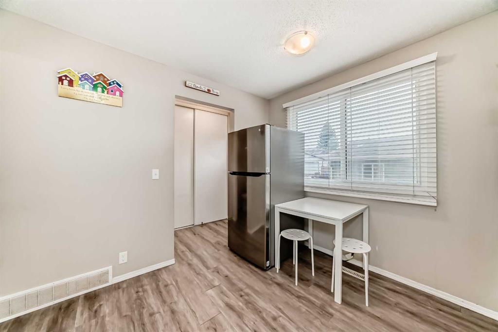 Fifth View of 6480 54 Street NE, Castleridge, Calgary, Alberta, T3J 1Z5