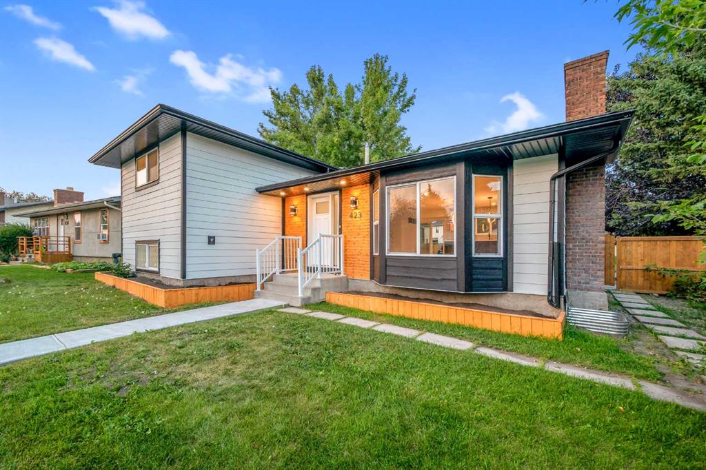 Third View of 423 Queensland Circle SE, Queensland, Calgary, Alberta, T2J 4P5