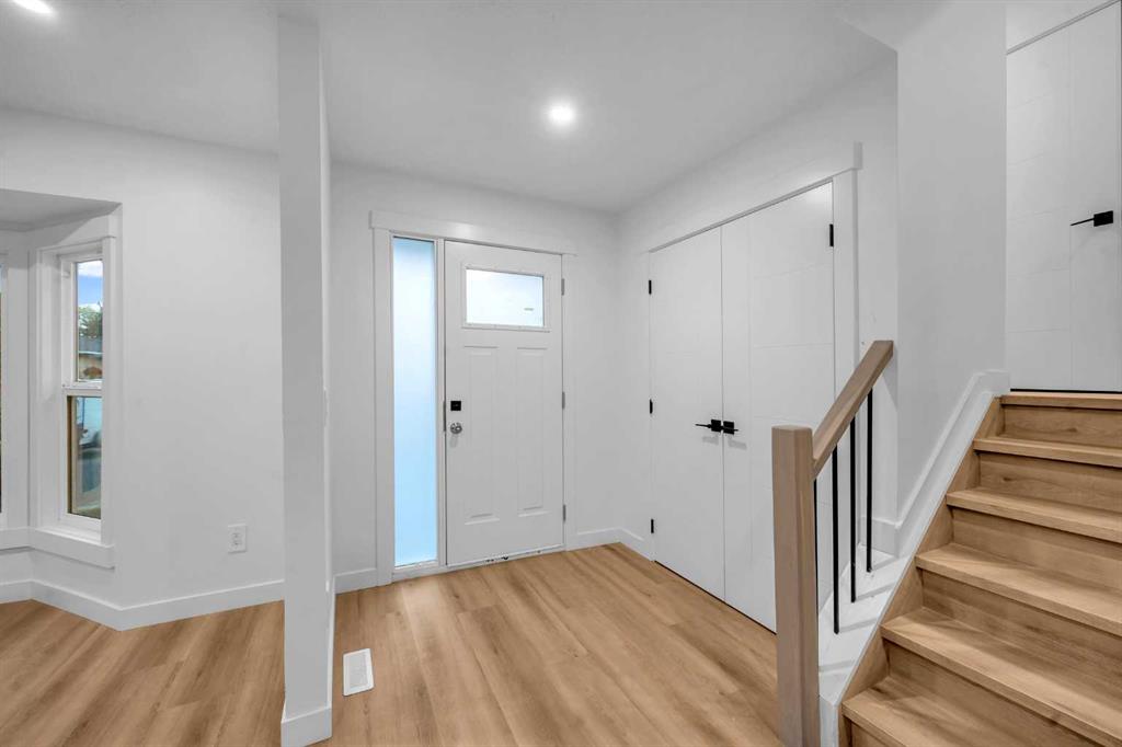 Fourth View of 423 Queensland Circle SE, Queensland, Calgary, Alberta, T2J 4P5