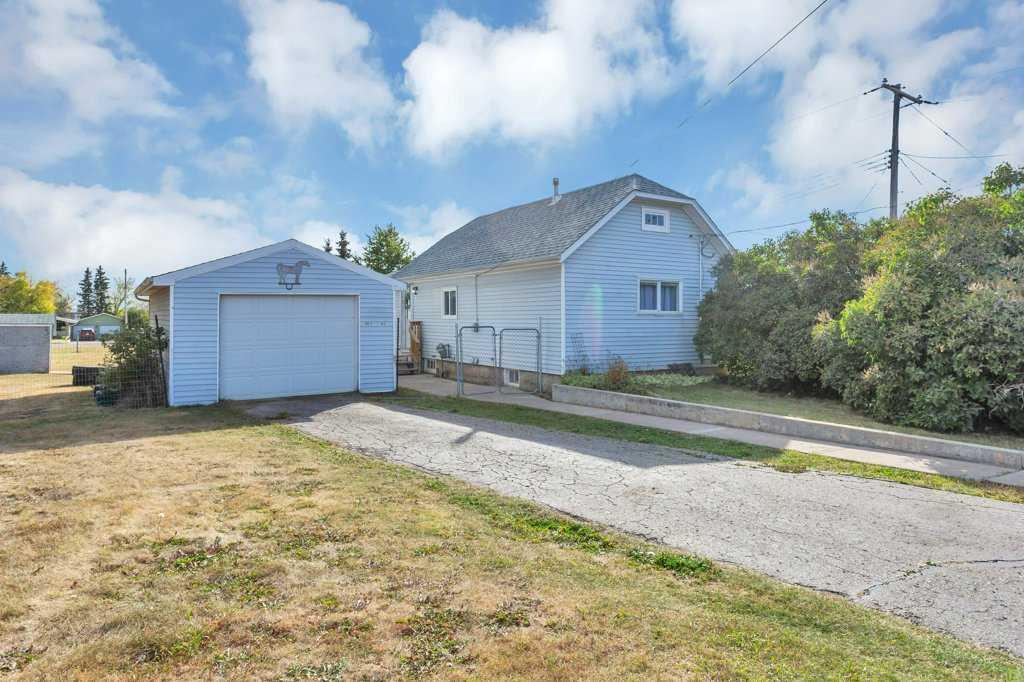 MLS® listing #106493041 for sale located at 5025 49 Avenue 