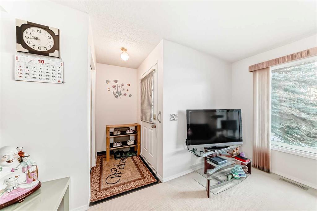 Third View of 49, 380 Bermuda Drive NW, Beddington Heights, Calgary, Alberta, T3K 2B2