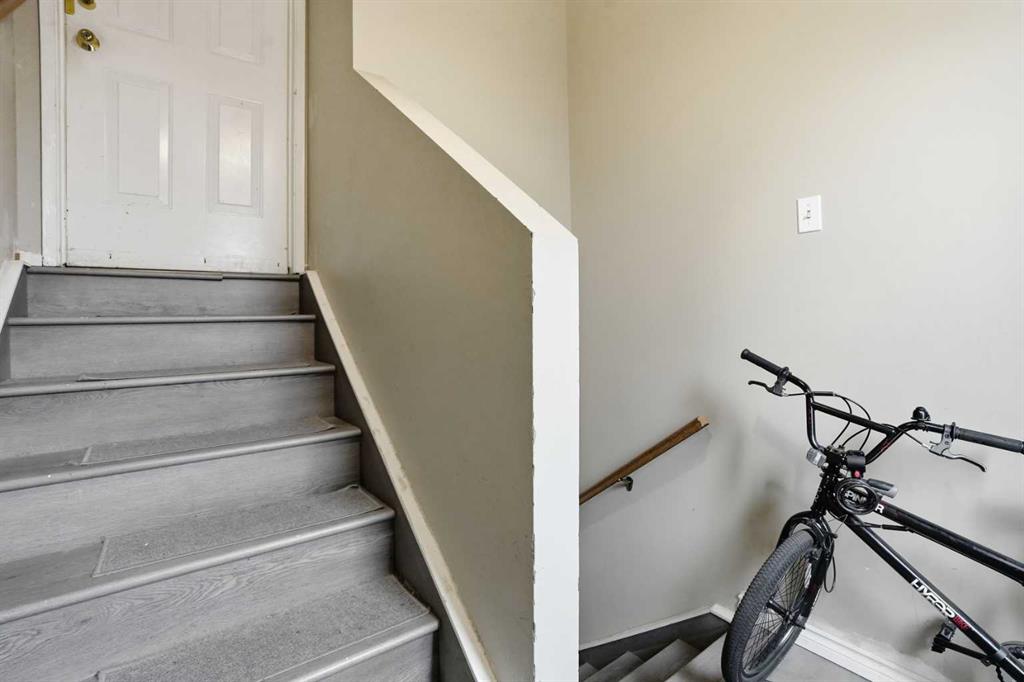 Fifth View of 2409 32 Street SW, Killarney/Glengarry, Calgary, Alberta, T3E 2R6