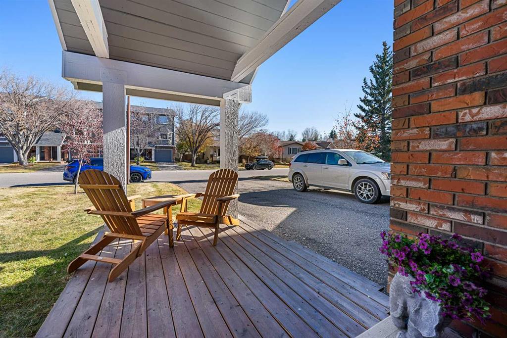 Fourth View of 151 Woodglen Grove SW, Woodbine, Calgary, Alberta, T2W 4J9