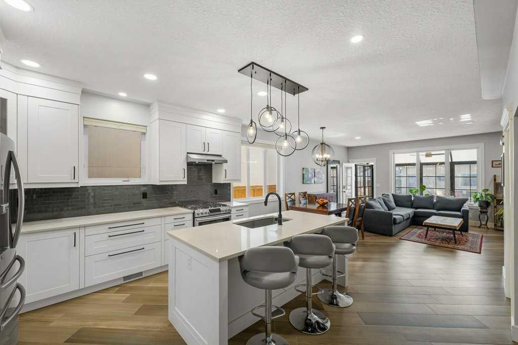 Third View of 615 10 Avenue NE, Renfrew, Calgary, Alberta, T2E 0X9