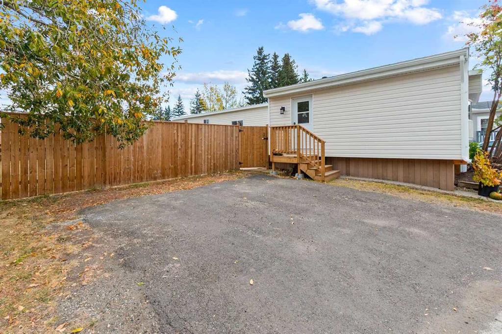Third View of 5800 46 Street , NONE, Olds, Alberta, T4H 1G8