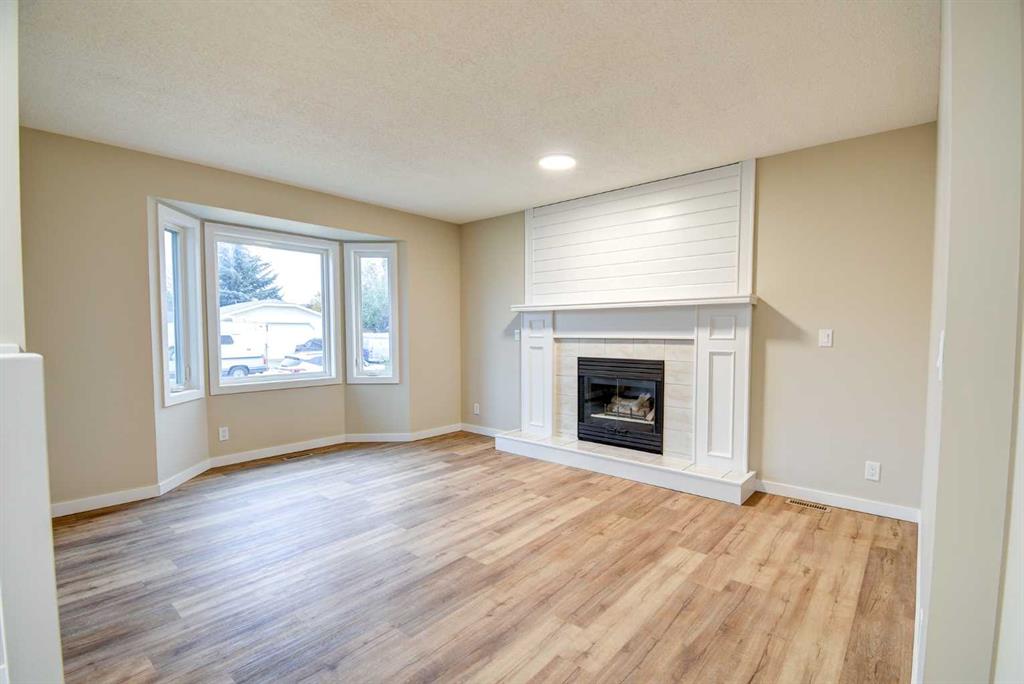Fourth View of 112 Dixon Crescent , Deer Park Estates, Red Deer, Alberta, T4R 2H5