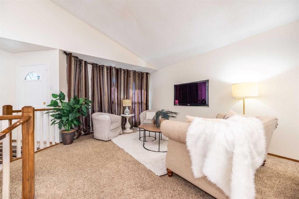Fourth View of 251 Douglas Woods Drive SE, Douglasdale/Glen, Calgary, Alberta, T2Z 2E8