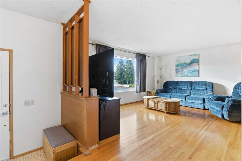 Fifth View of 204 Martell Road NE, Marlborough, Calgary, Alberta, T2A 2X1