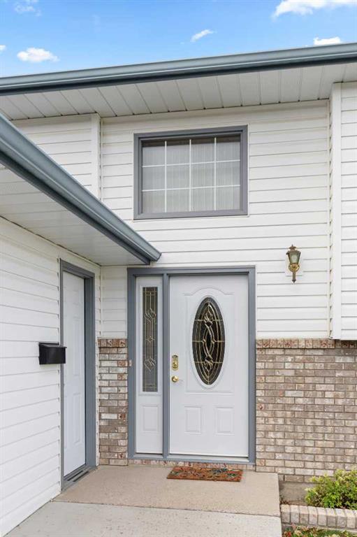 Fourth View of 361 Sprague Way SE, SE Southridge, Medicine Hat, Alberta, T1B 3Y9