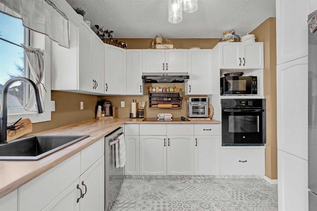 Fourth View of 908 Birch Street , NONE, Beaverlodge, Alberta, T0H 0C0