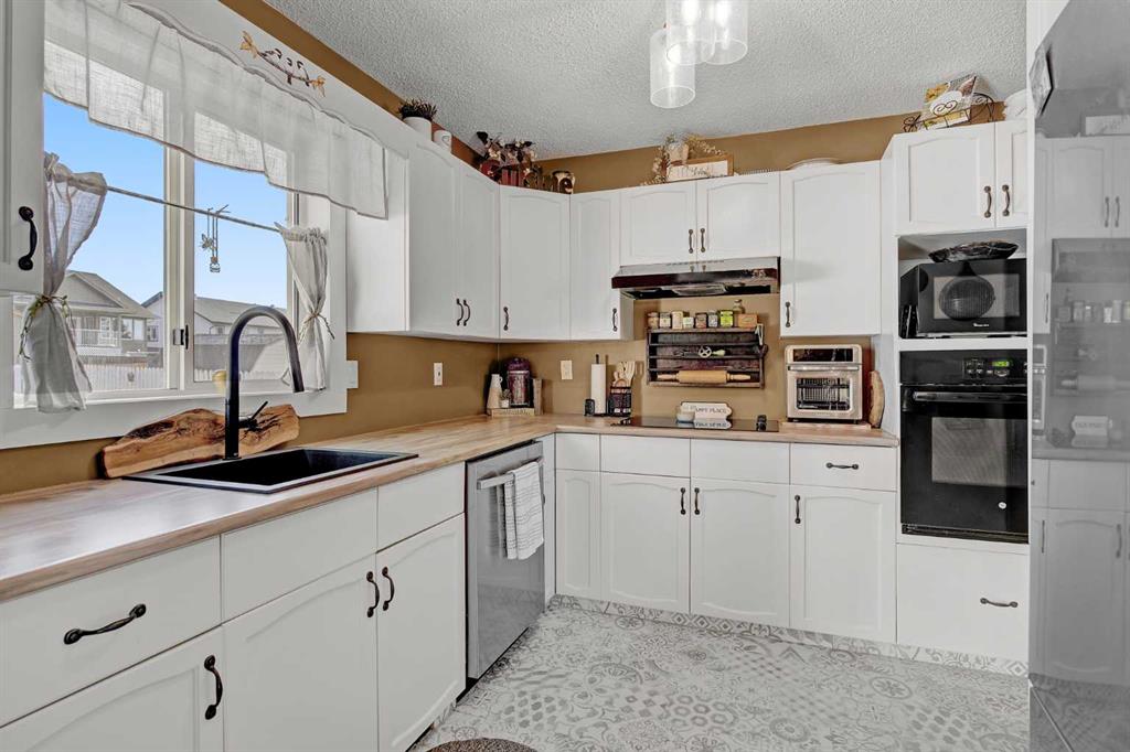 Fifth View of 908 Birch Street , NONE, Beaverlodge, Alberta, T0H 0C0