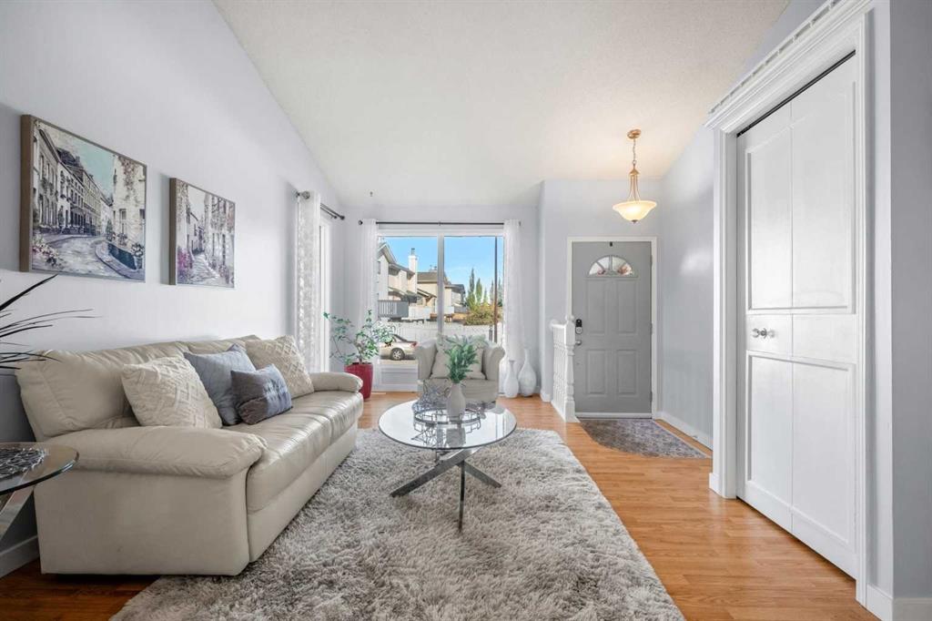 Fourth View of 136 Sanderling Close NW, Sandstone Valley, Calgary, Alberta, T3K 2Z4