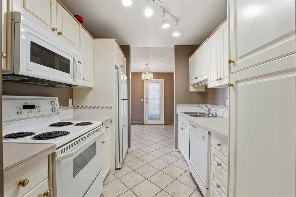Third View of 208, 5135 Lakeshore Drive , Downtown, Sylvan Lake, Alberta, T4S 1E2