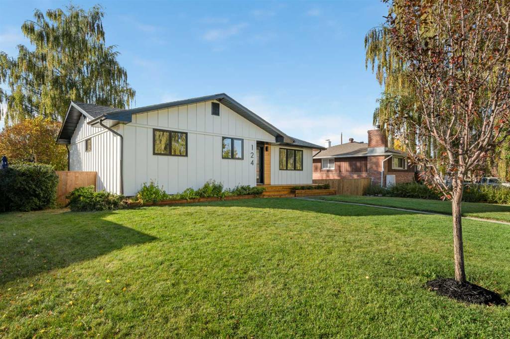 Third View of 124 Gainsborough Drive SW, Glamorgan, Calgary, Alberta, T3E 4W9