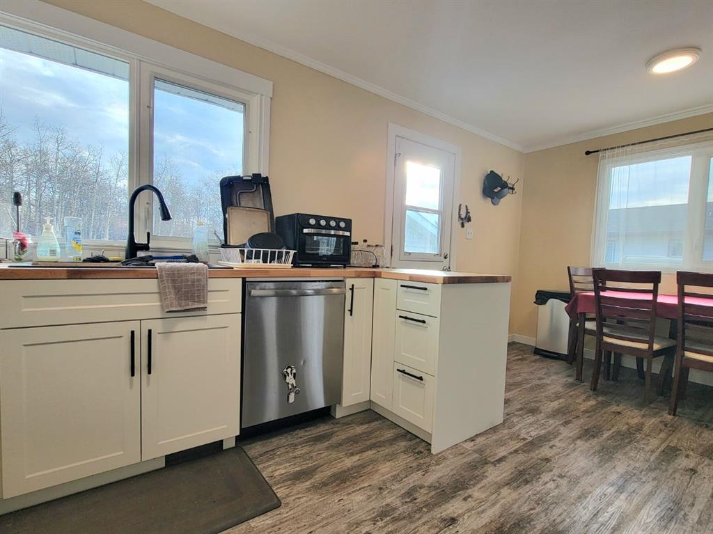 Fifth View of 704 Alder Avenue , N/A, Beaverlodge, Alberta, T0H 0C0