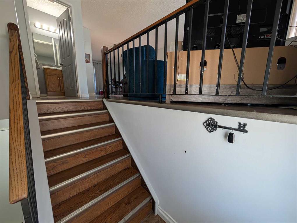 Fourth View of 52 Collins Crescent SE, Crestwood-Norwood, Medicine Hat, Alberta, T1B 1T8