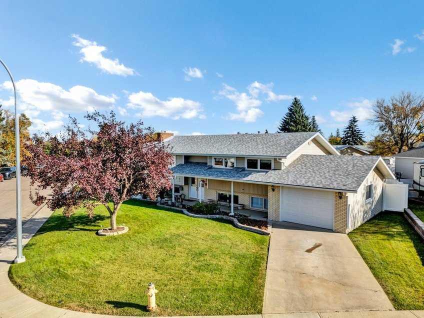 20 Eastbrook Way E, A2266244, Alberta,