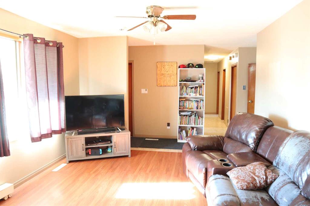 Fourth View of 5010 40 Avenue , Parkdale, Wetaskiwin, Alberta, T9A 0A3