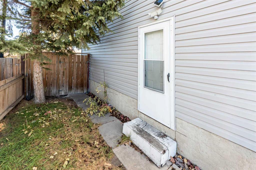 Fourth View of 17 Castleridge Way NE, Castleridge, Calgary, Alberta, T3J 1N8