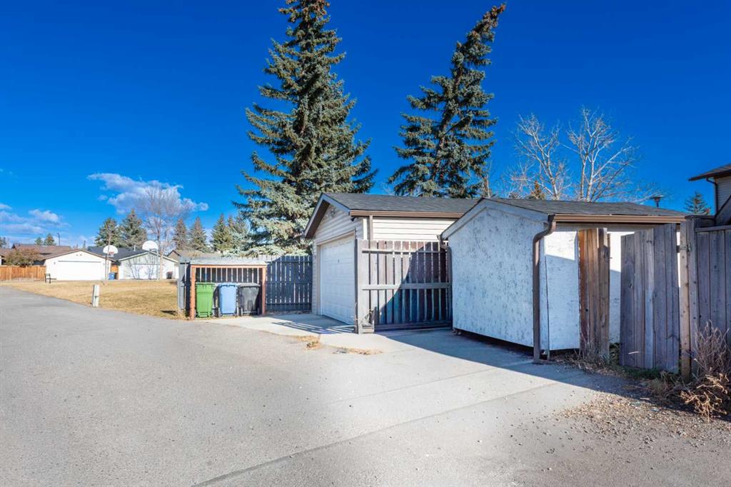 Fifth View of 17 Castleridge Way NE, Castleridge, Calgary, Alberta, T3J 1N8