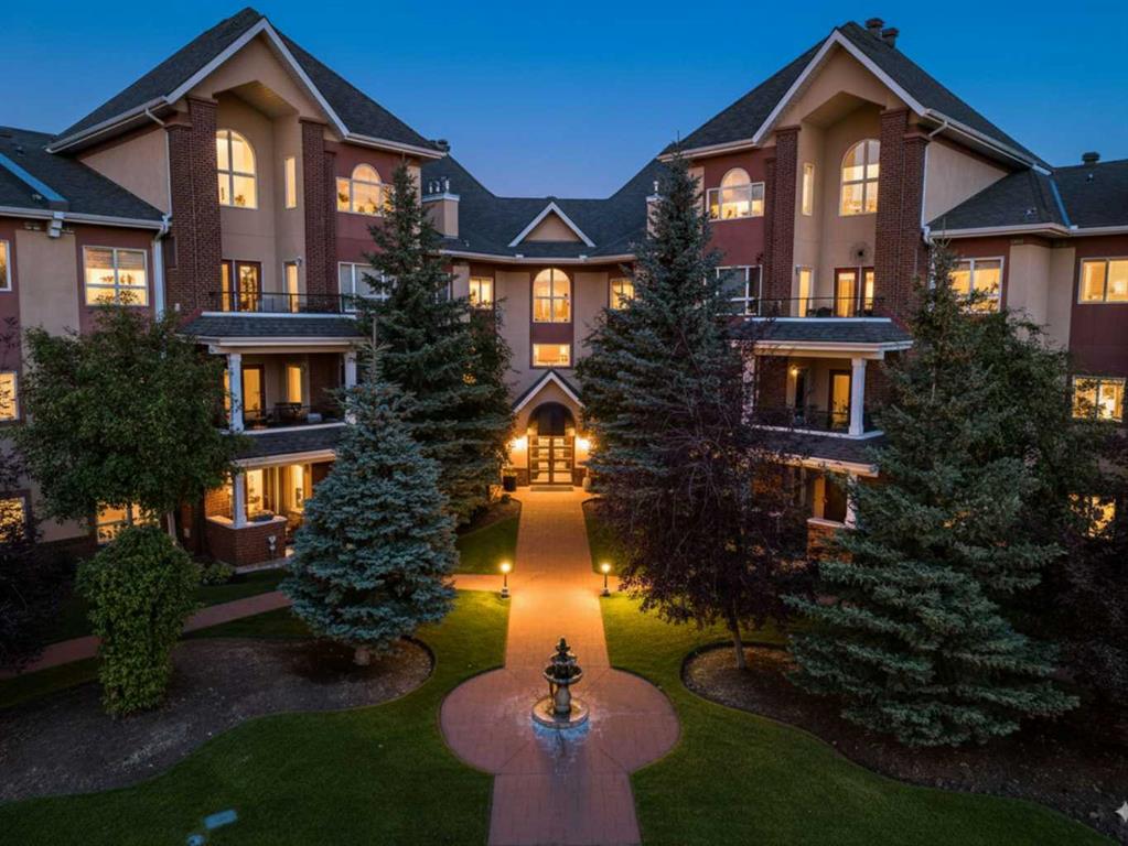 242, 30 Sierra Morena Landing SW, A2266277, Alberta,