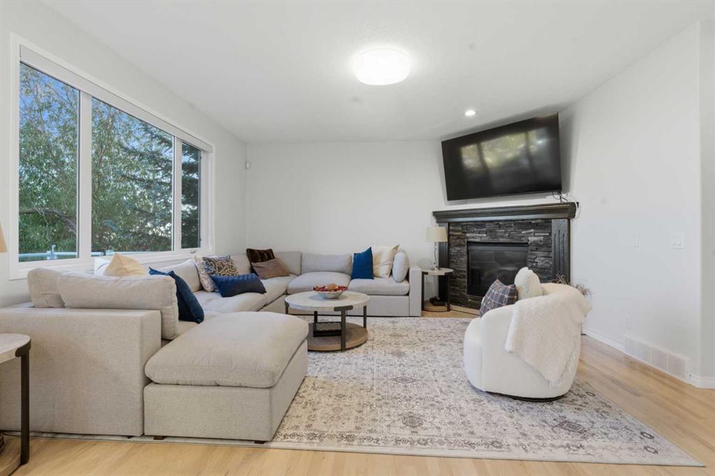 Fifth View of 146 Springbluff Heights SW, Springbank Hill, Calgary, Alberta, T3H 5B7