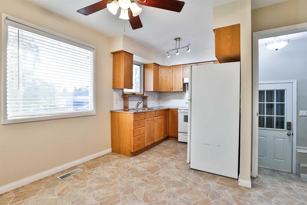 Fifth View of 421 52 Avenue , NONE, Coalhurst, Alberta, T0L 0V0