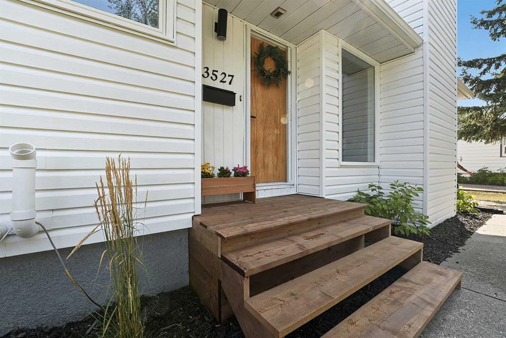 Third View of 3527 43 Avenue , Mountview, Red Deer, Alberta, T4N 3B5