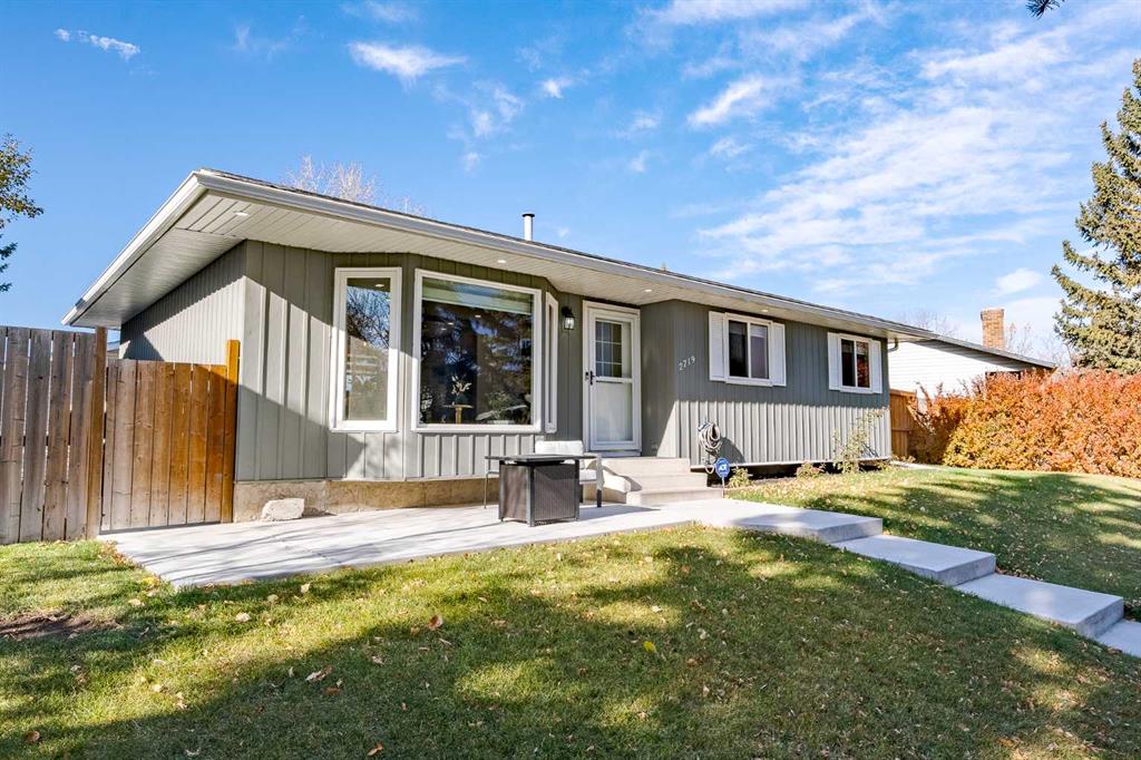 Third View of 2719 60 Street NE, Pineridge, Calgary, Alberta, T1Y2G6
