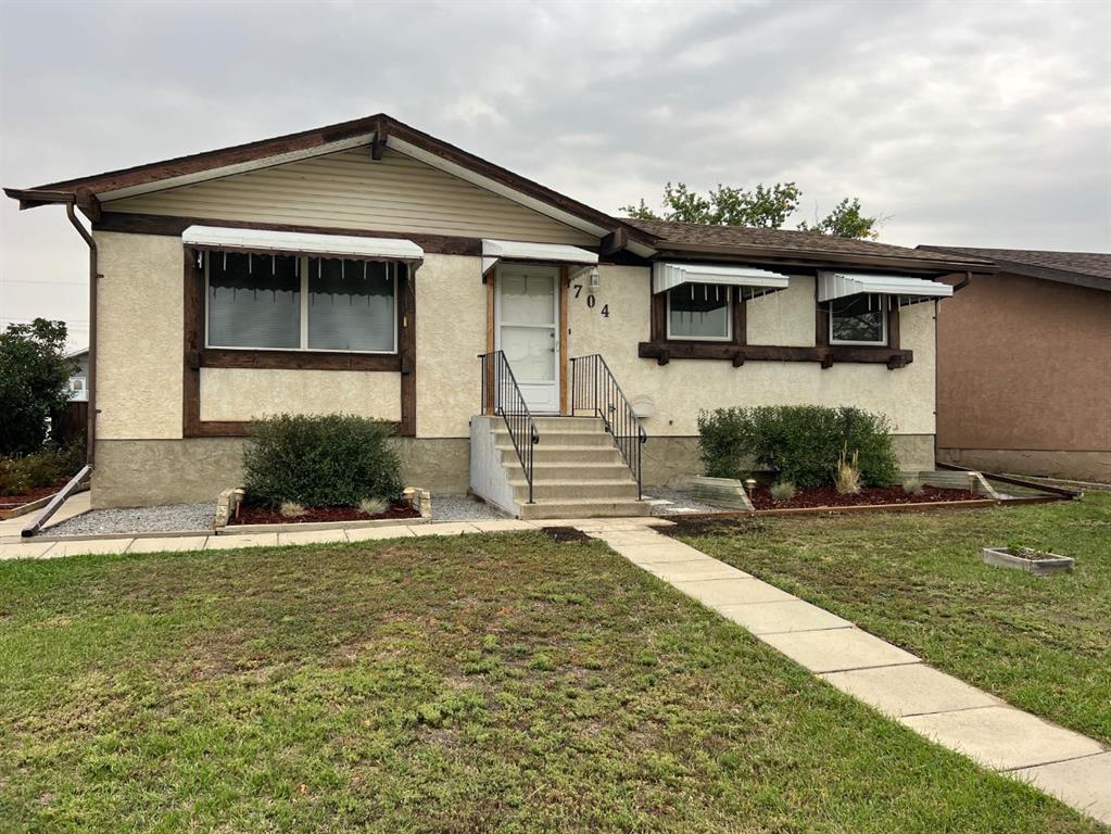 704 Bankview Drive , A2266785, Alberta,