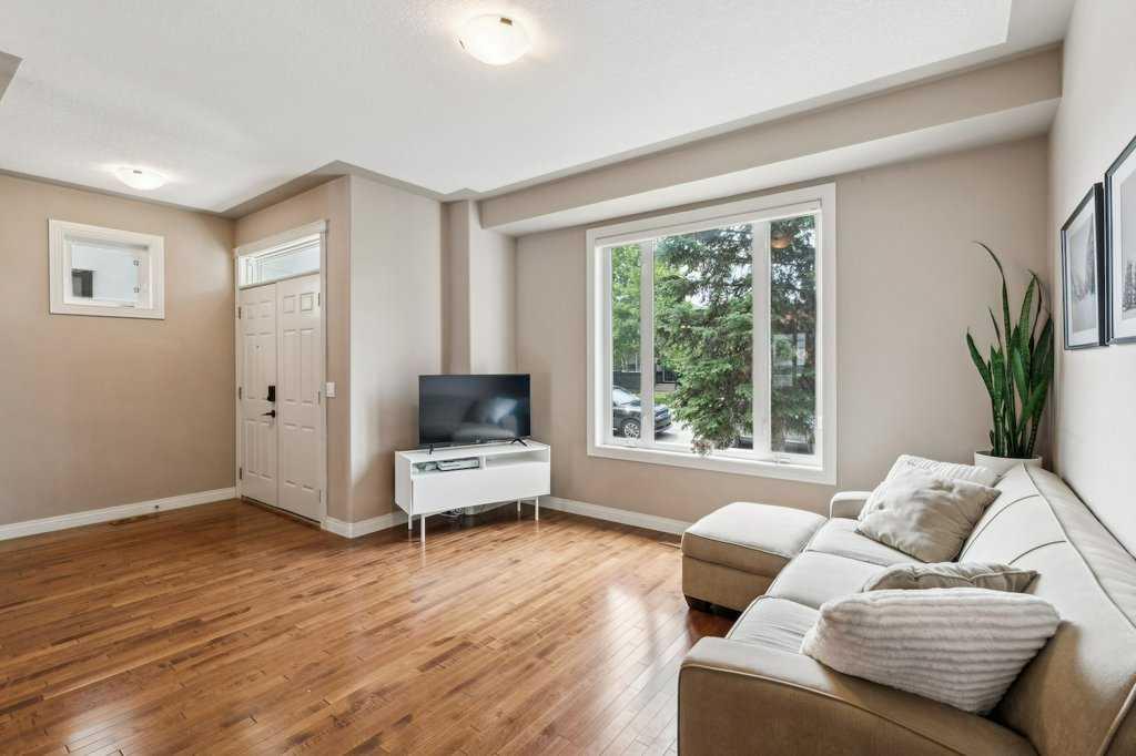 Fourth View of 2208 33 Street SW, Killarney/Glengarry, Calgary, Alberta, T3E 2T1