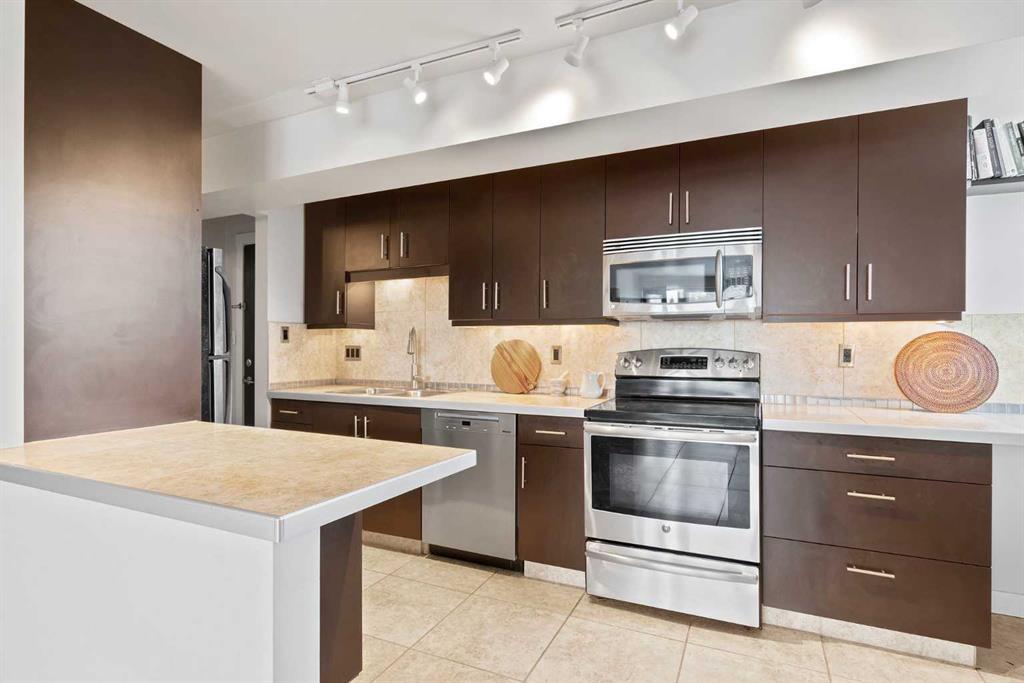Third View of 302, 2602 14A Street SW, Bankview, Calgary, Alberta, T2T3X7