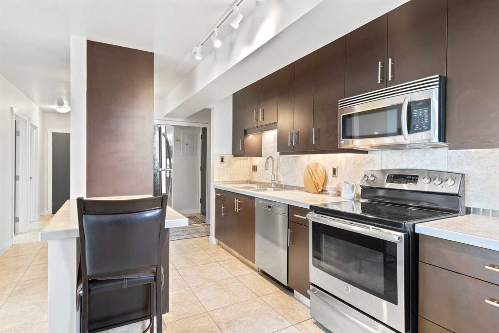 Fourth View of 302, 2602 14A Street SW, Bankview, Calgary, Alberta, T2T3X7