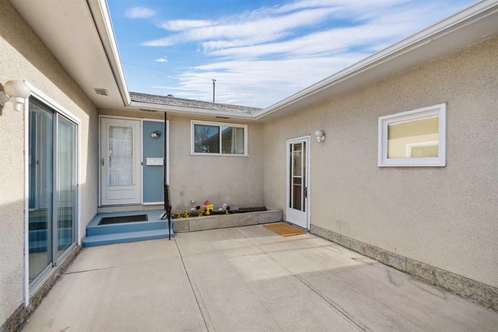 Fifth View of 228 Queensland Drive SE, Queensland, Calgary, Alberta, T2J 3R8