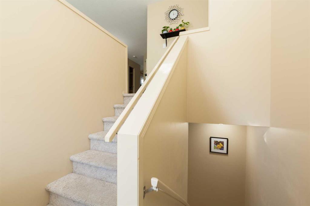 Third View of 19 Blackfoot Boulevard W, Indian Battle Heights, Lethbridge, Alberta, T1K 7N7