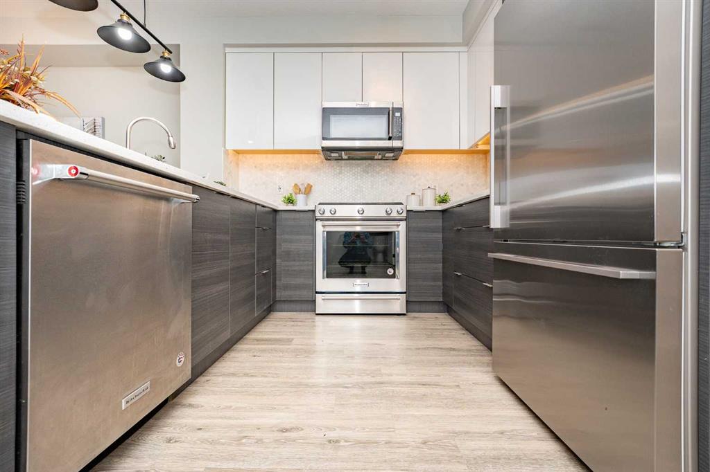 Third View of 3122, 95 Burma Star Road SW, Currie Barracks, Calgary, Alberta, T3E 8A9