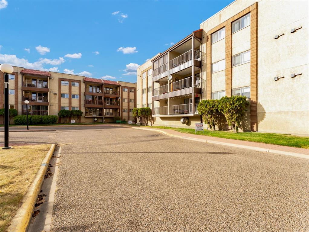 Third View of 107, 3090 15 Avenue SE, Southview-Park Meadows, Medicine Hat, Alberta, T1B 3Z3