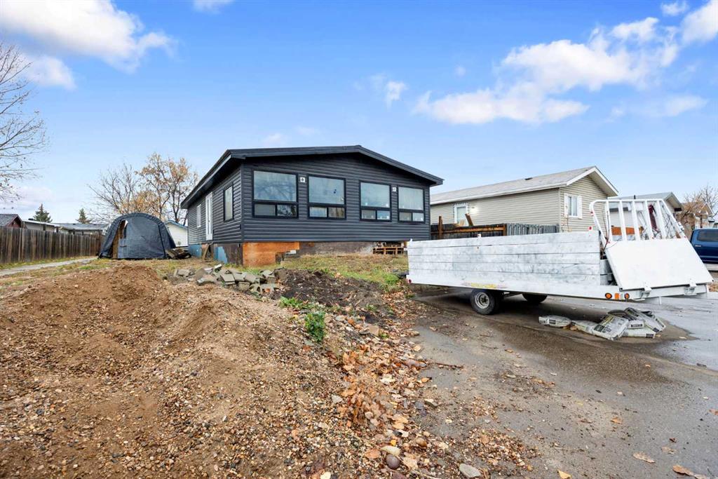 232 Greenwich Lane , A2267045, Alberta,